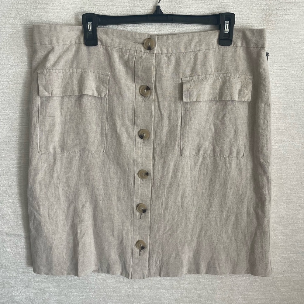 Liz Claiborne Beige Button-Front Linen-Blend Skirt with Patch Pockets - Picture 2 of 10